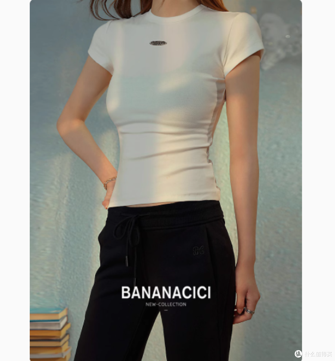 夏日焦点,银色闪耀——bananacici旗舰店金属标装饰修身短袖T恤