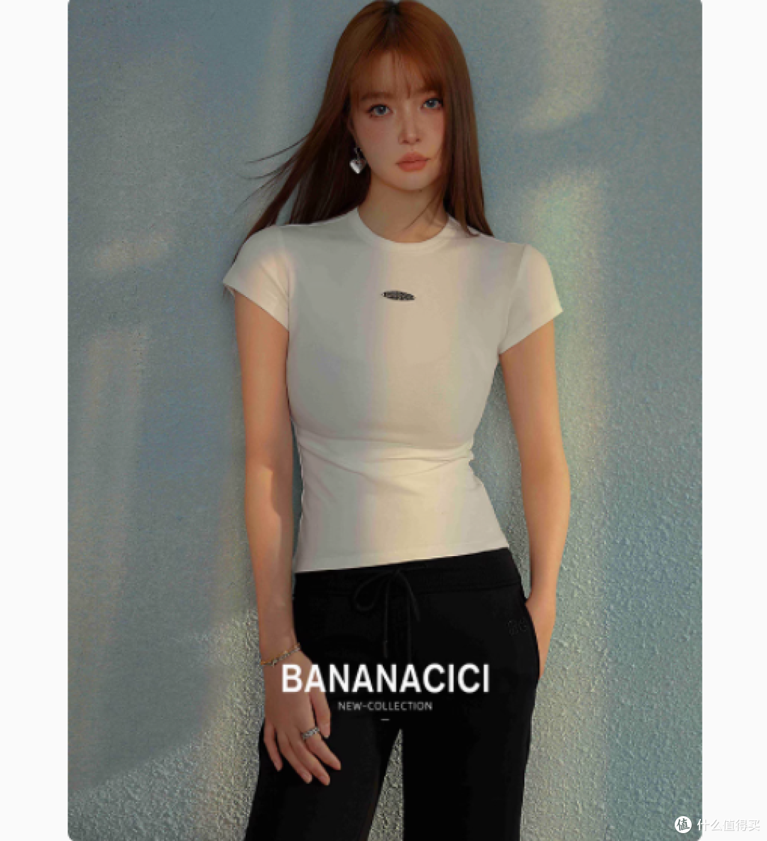 夏日焦点,银色闪耀——bananacici旗舰店金属标装饰修身短袖T恤