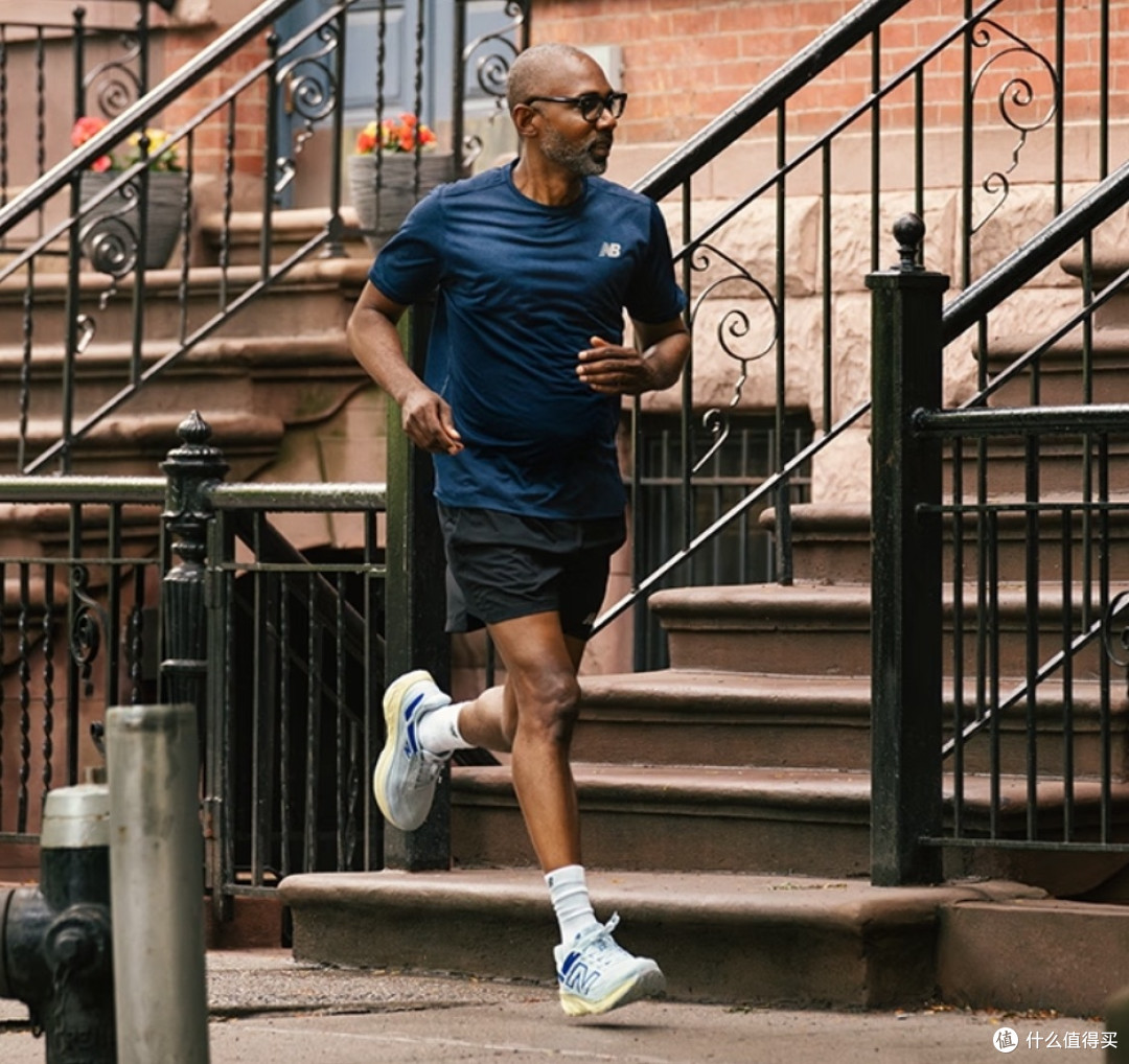 NEW BALANCE 1080 v13减震运动专业跑步鞋:跑步爱好者的理想之选