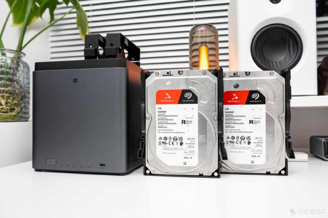 不到千元,更能满足普通人需求的好NAS|绿联DH4300 Plus开箱体验