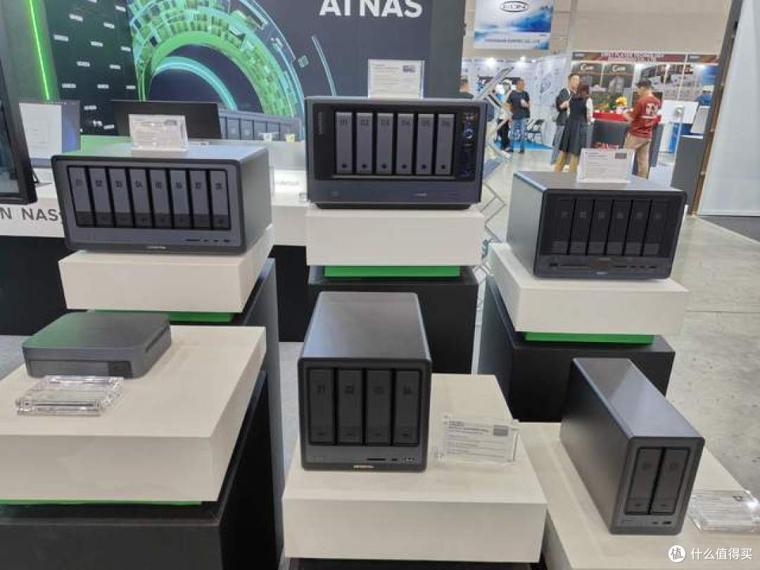 绿联科技 Ai NAS 现身2025台北展,数据存储2.0时代即将来临!