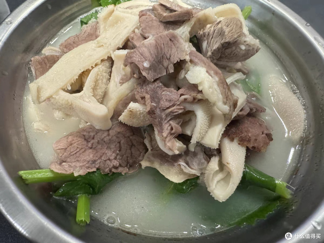 不腥不膳的羊肉汤,富含优质蛋白质哦!