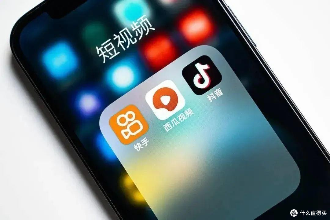“短视频爆火”：碎片化时代的娱乐变革与文化传播新路径