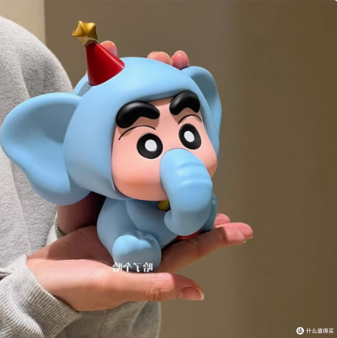 大象装扮蜡笔小新潮玩手办:创意与童趣的完美融合