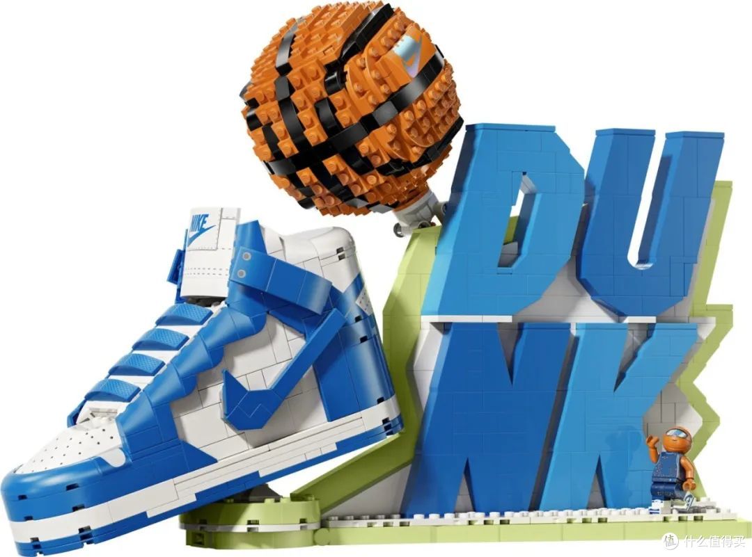 破圈联动!乐高×耐克首波联名来袭,积木Dunk球鞋惊艳亮相!