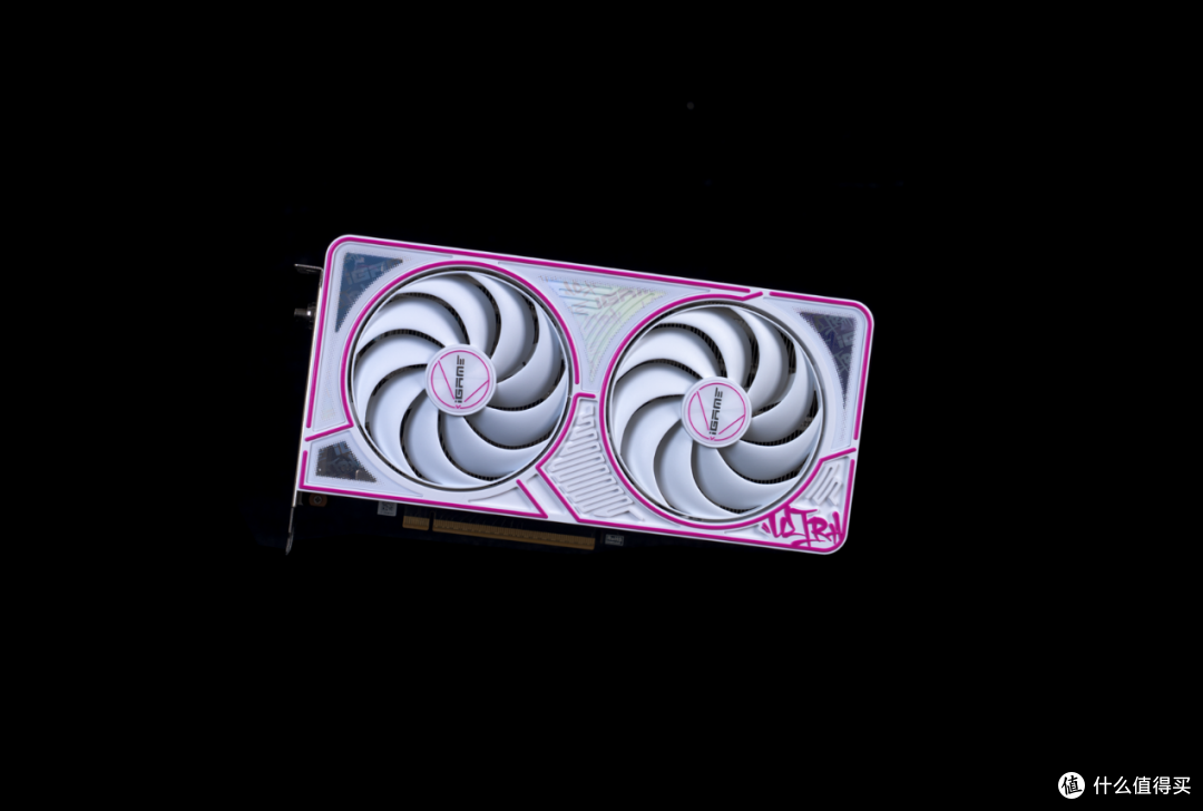 七彩虹 iGame GeForce RTX 5060 Ultra W DUO OC 8GB 评测