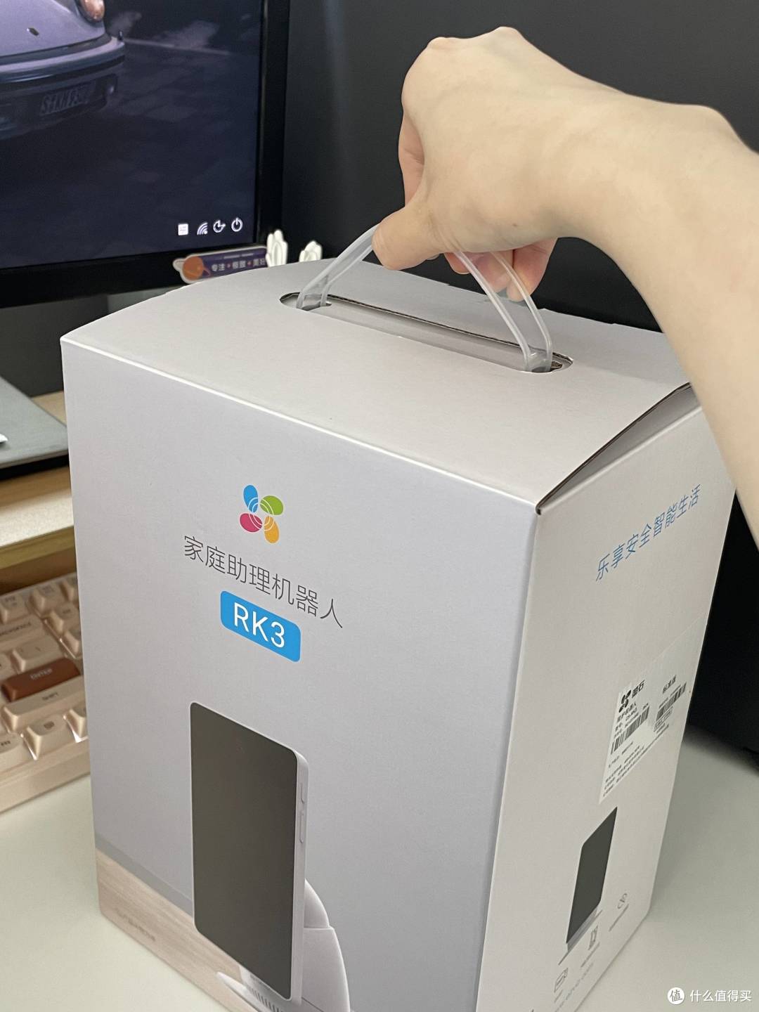 一台可以服务全家?——萤石桌面机器人RK3保姆级开箱测评