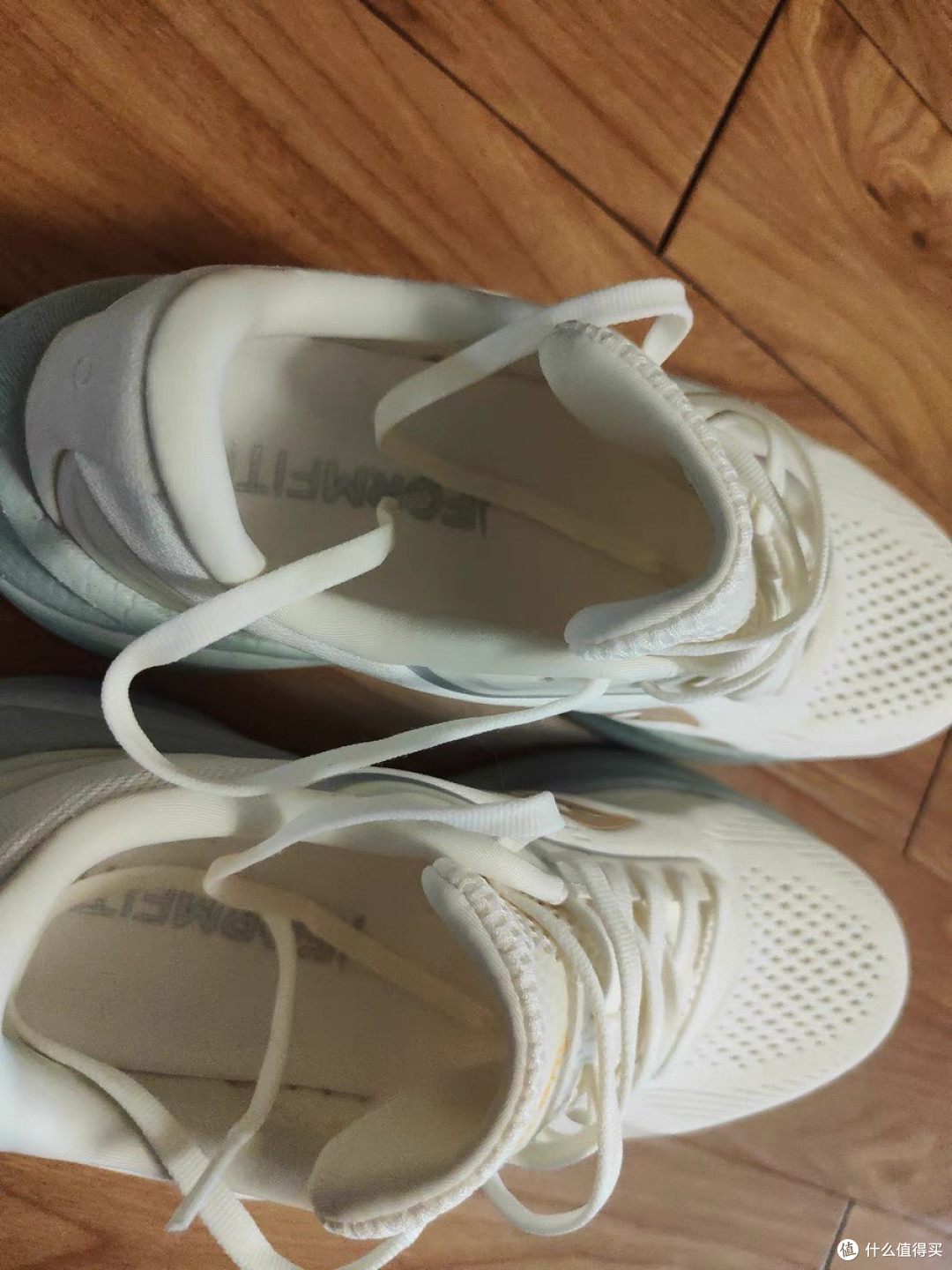 Saucony索康尼火鸟4：颜值与性能兼具的慢跑利器