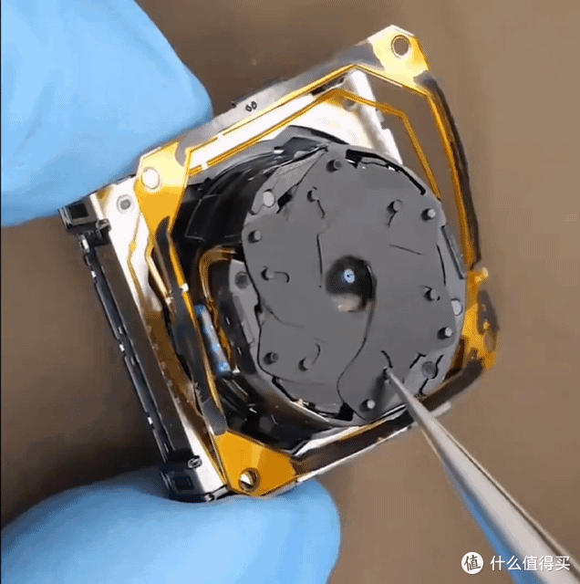手机可变光圈是噱头?初学摄影能用手机代替相机吗?