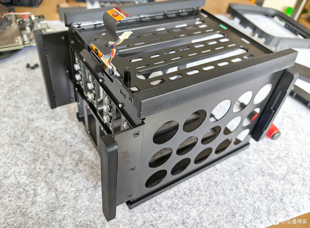 好货不怕拆！极空间Z4Pro+ 实机拆解与功耗实测