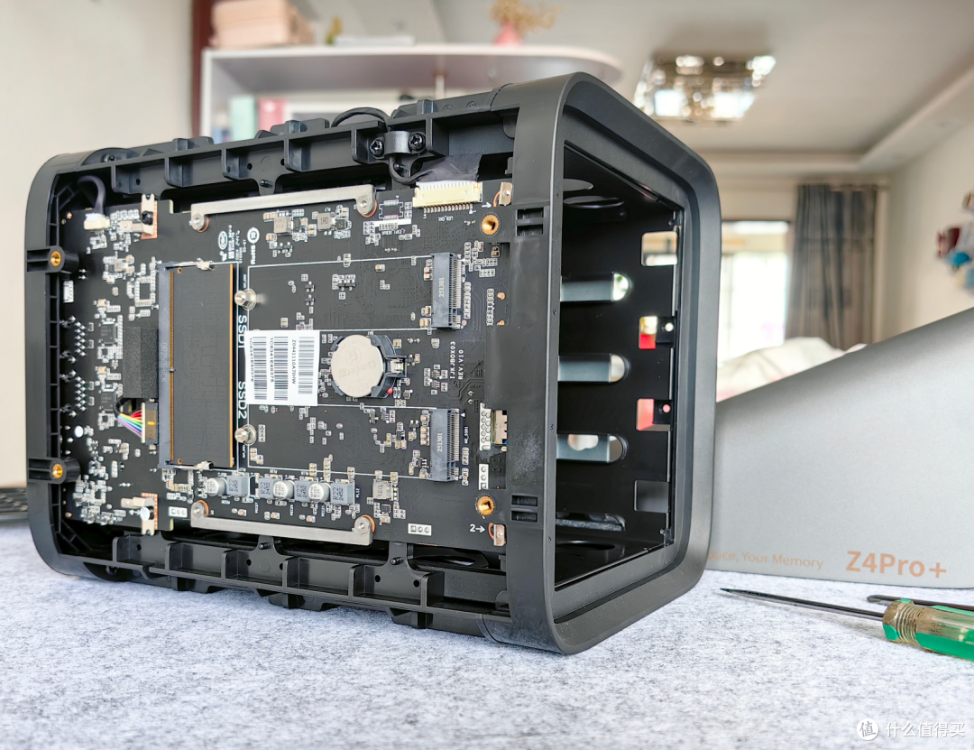 好货不怕拆！极空间Z4Pro+ 实机拆解与功耗实测