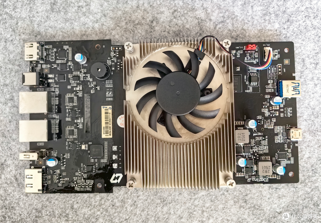 好货不怕拆！极空间Z4Pro+ 实机拆解与功耗实测