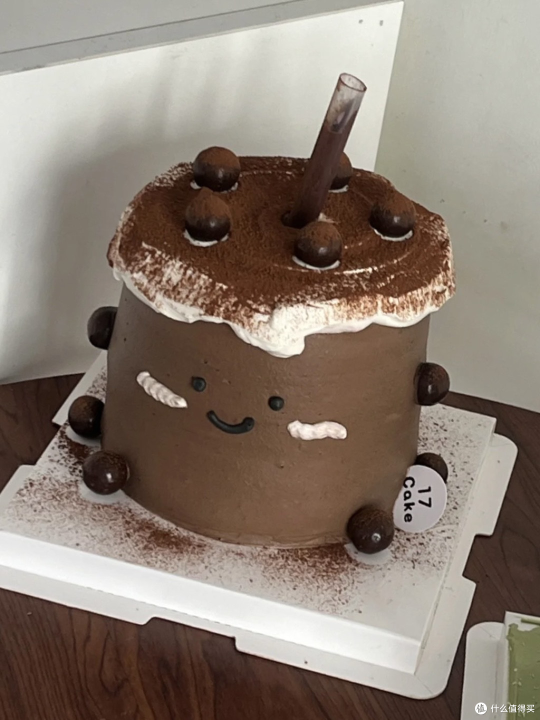 精致外观与多层次口感的巧克力蛋糕