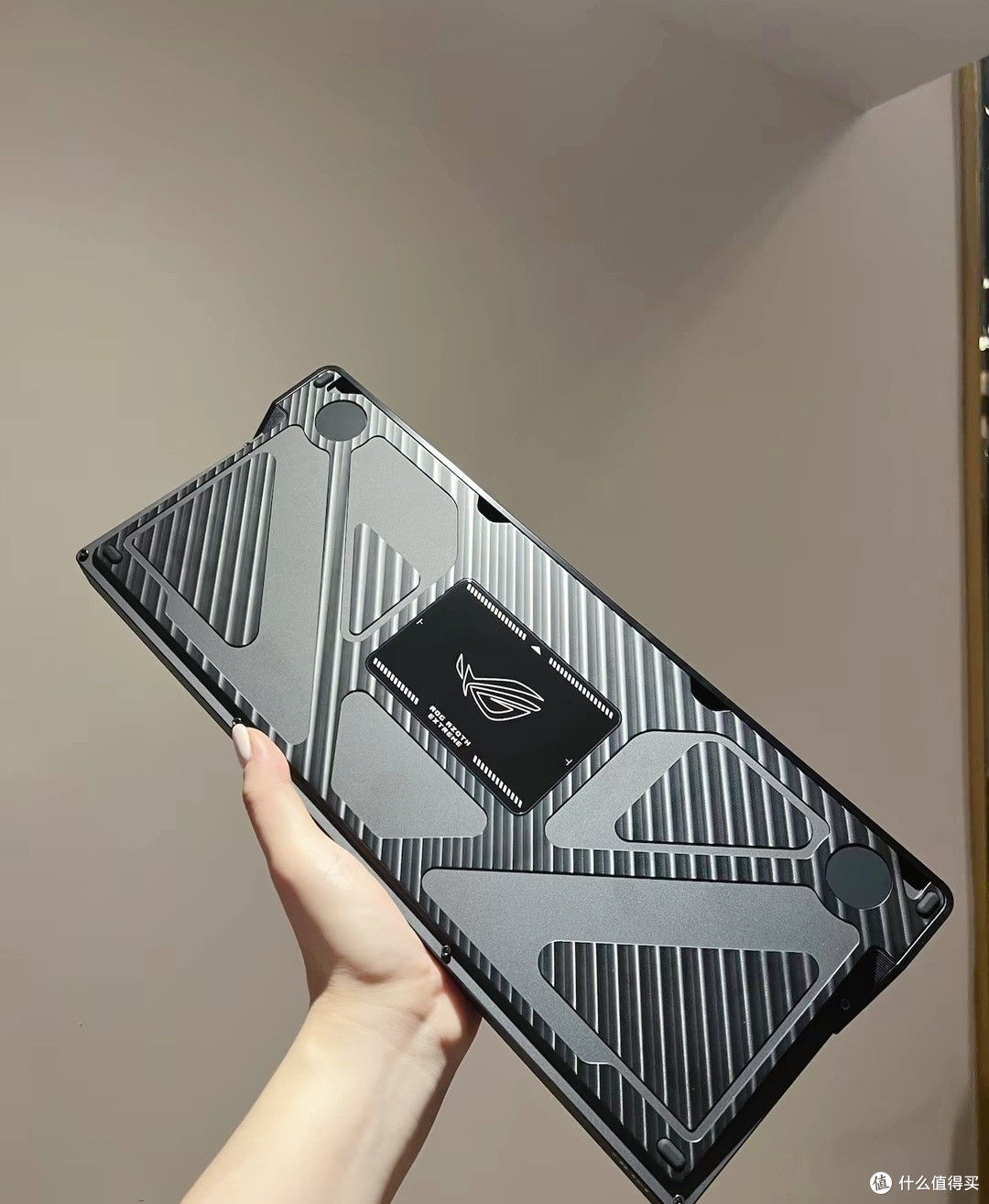 ROG 夜魔 Extreme 机械键盘:旗舰级体验,电竞玩家的理想之选