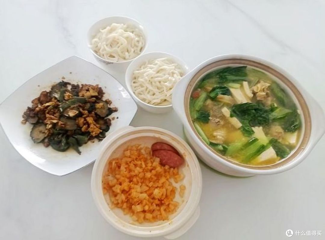 省事！夫妻俩的晚餐2菜一汤，却鲜美开胃又营养！网友：养生！