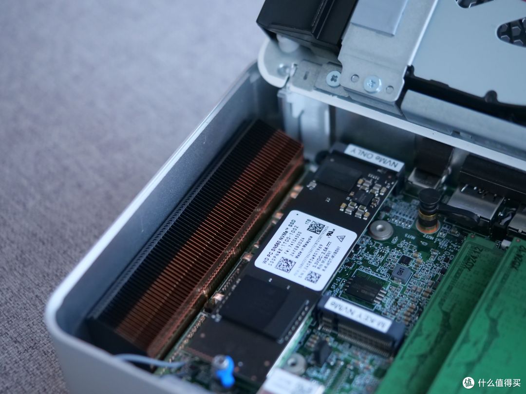 华硕NUC15Pro+小主机试玩-苹果的质感叠加Win的性能