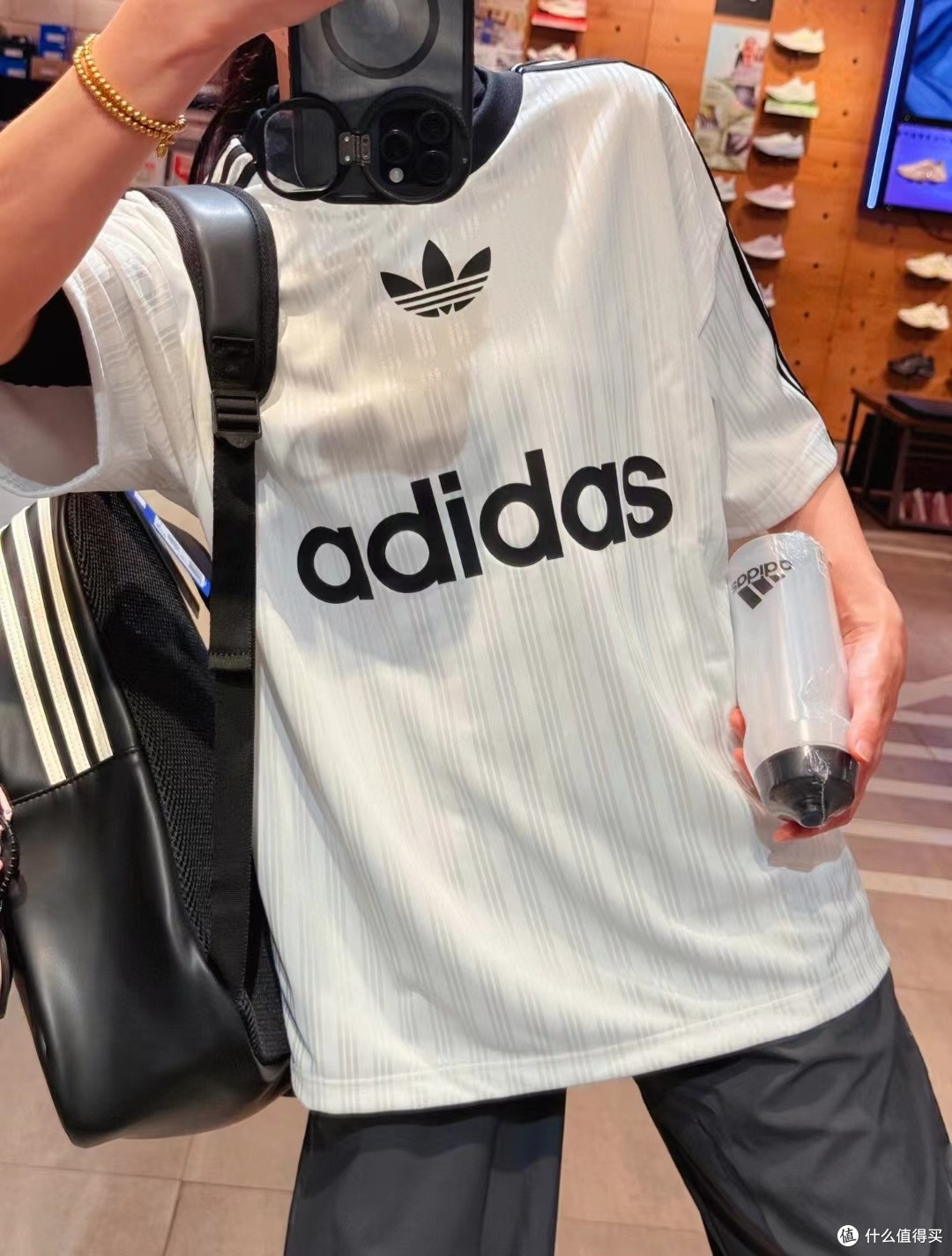 Adidas originals正肩 T 恤,美式复古风范儿