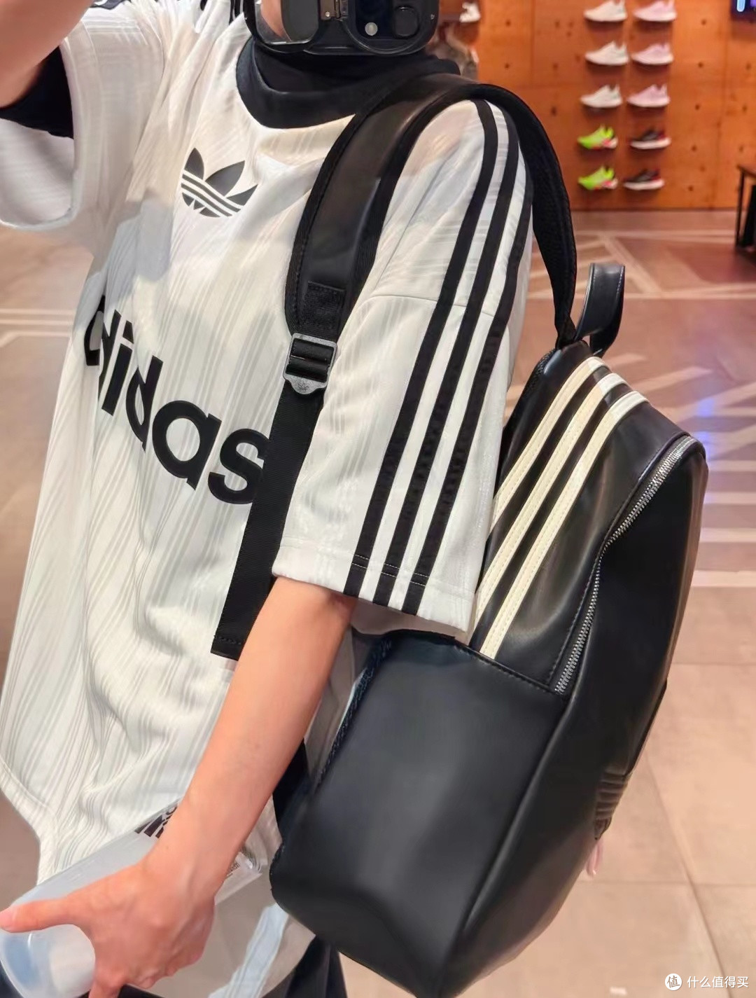 Adidas originals正肩 T 恤,美式复古风范儿