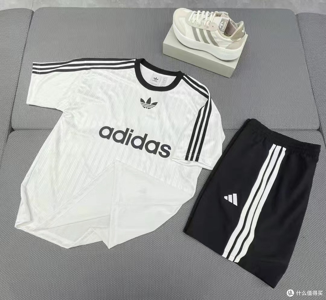 Adidas originals正肩 T 恤,美式复古风范儿