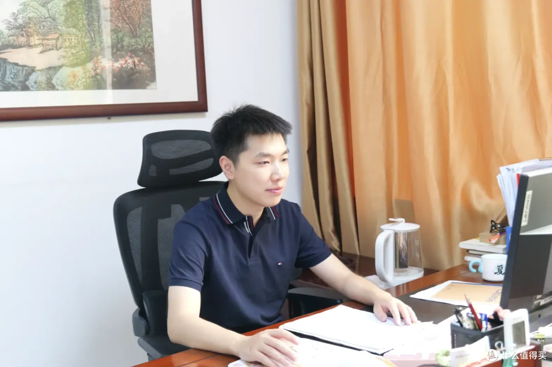 真久坐不累BUFF加持！打工人神器——夏草木Fit人体工学椅体验