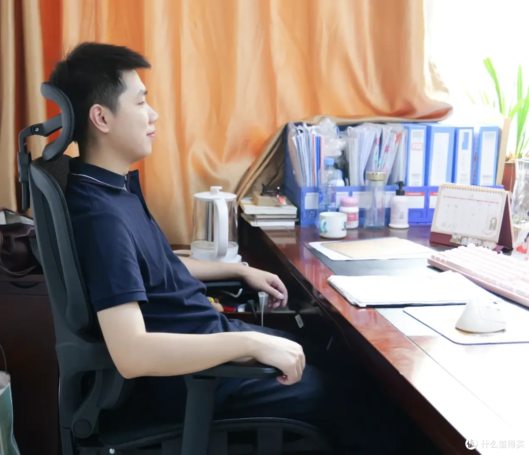 真久坐不累BUFF加持！打工人神器——夏草木Fit人体工学椅体验