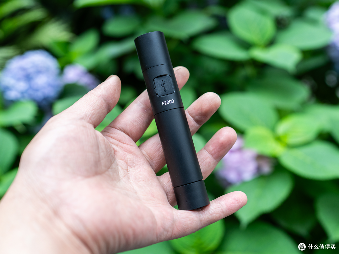 能生火的山力士F2000多功能变焦手电筒上手实测