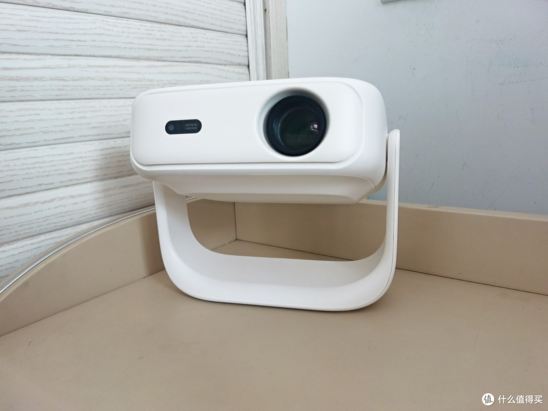小户型的光影神器,哈趣H3云台投影仪深度实测,让我和电视说拜拜。