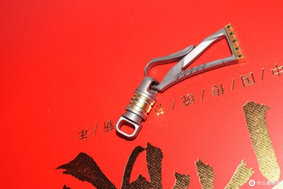 低调奢华的工艺之美 费戈皇冠双头钥匙扣