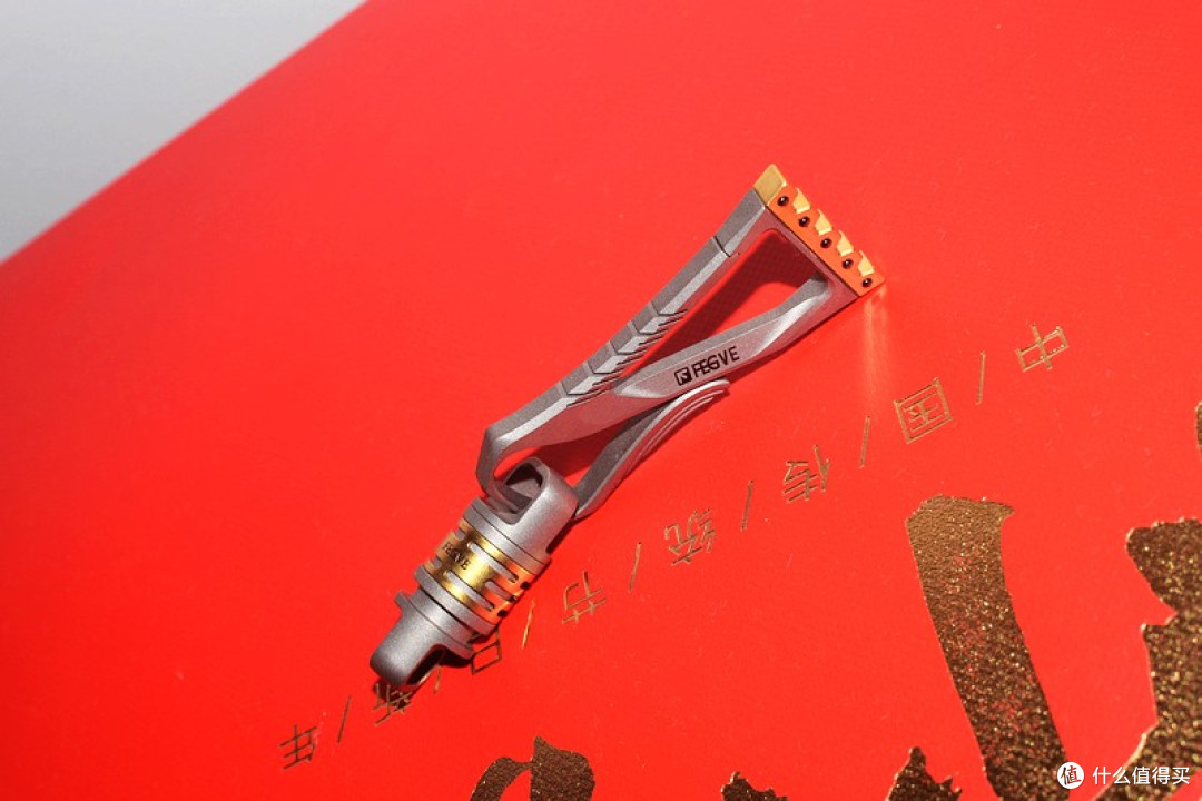 低调奢华的工艺之美 费戈皇冠双头钥匙扣