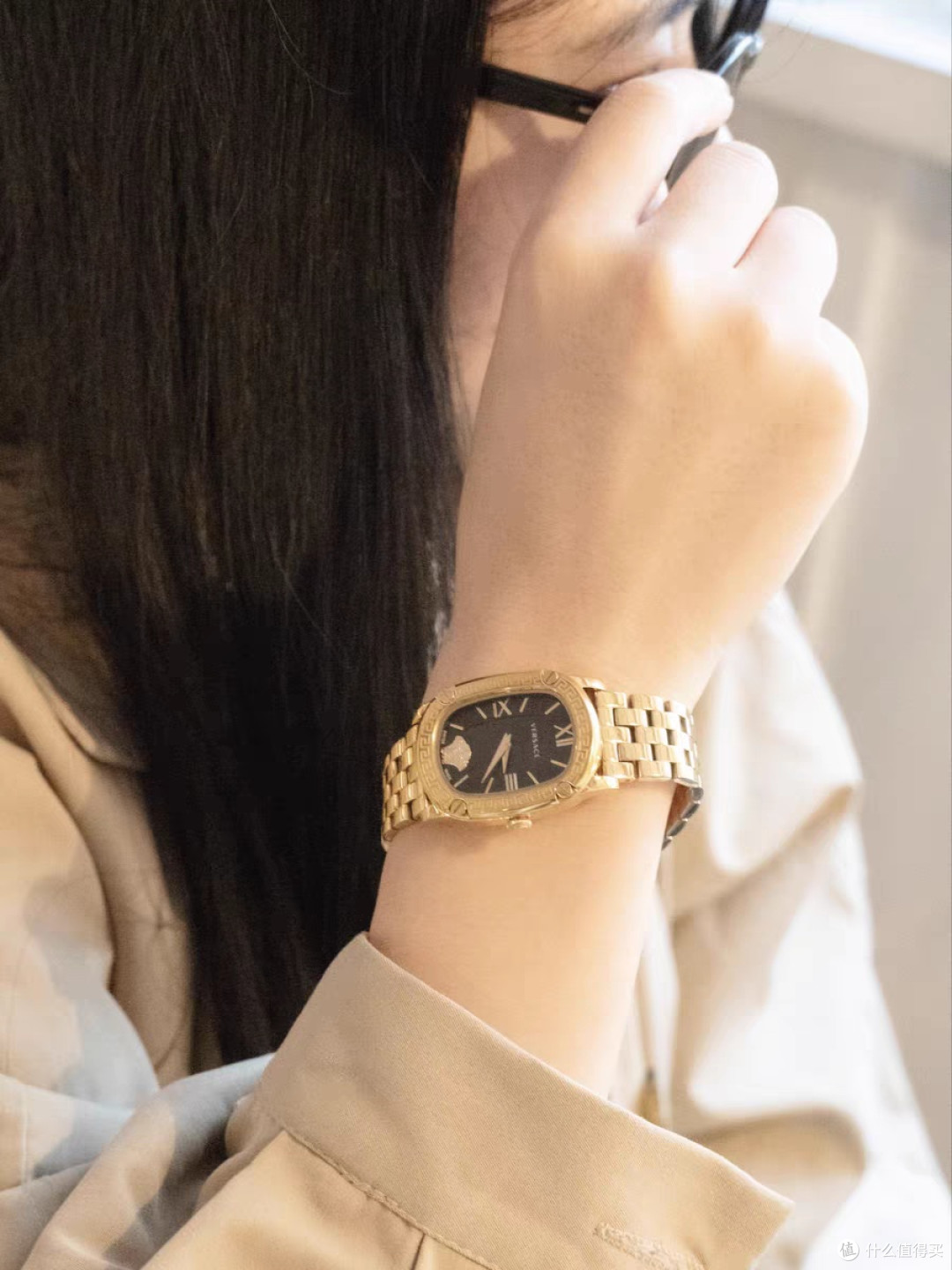 范思哲女表VE1B00818是一款专为追求时尚与品味的女性设计