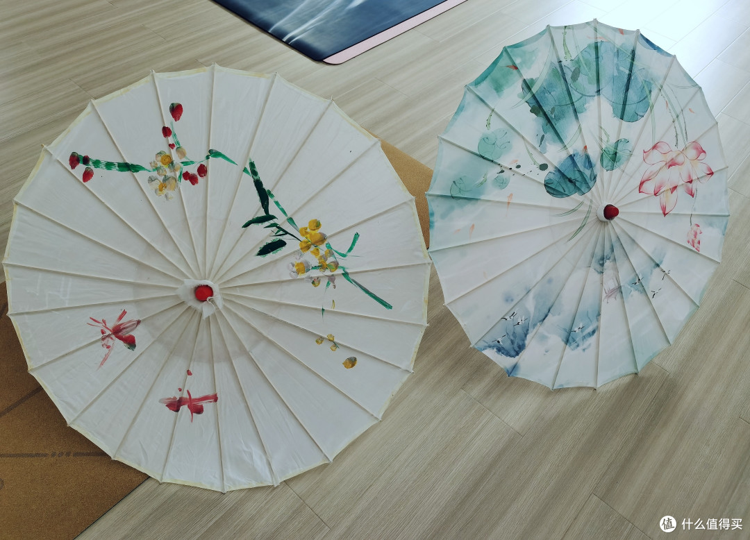 端午节瑜伽馆的油纸伞瑜伽很应景