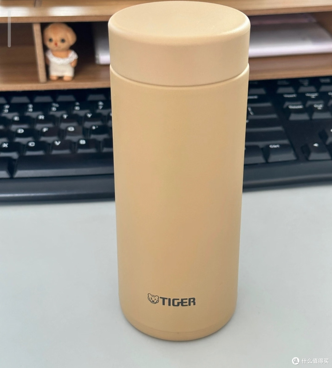 虎牌米黄色保温杯,轻便又保温