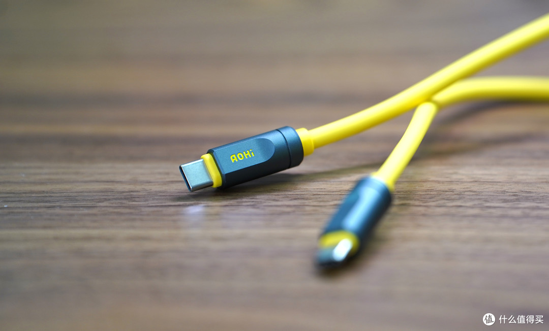 Aohi奥海阿多尼斯USB4雷电5数据线测评:速度与耐力的终极融合