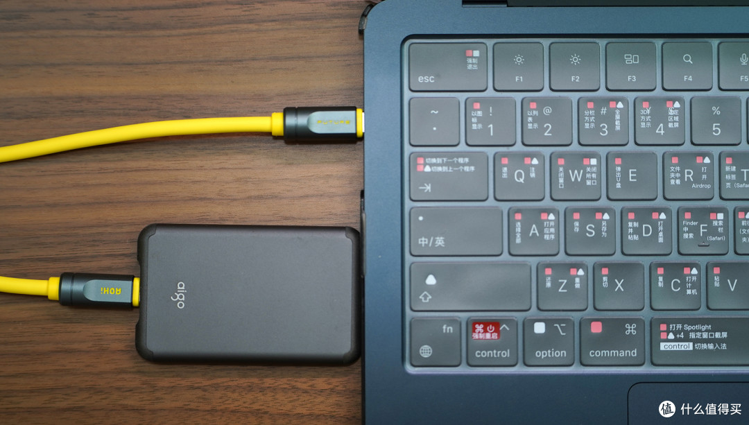 Aohi奥海阿多尼斯USB4雷电5数据线测评:速度与耐力的终极融合