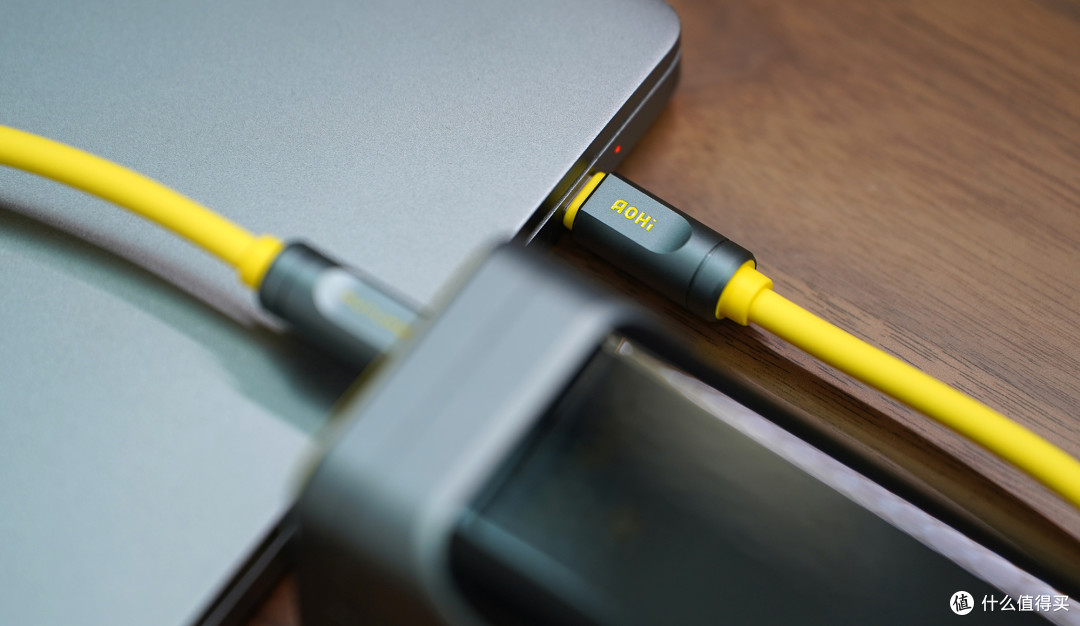 Aohi奥海阿多尼斯USB4雷电5数据线测评:速度与耐力的终极融合