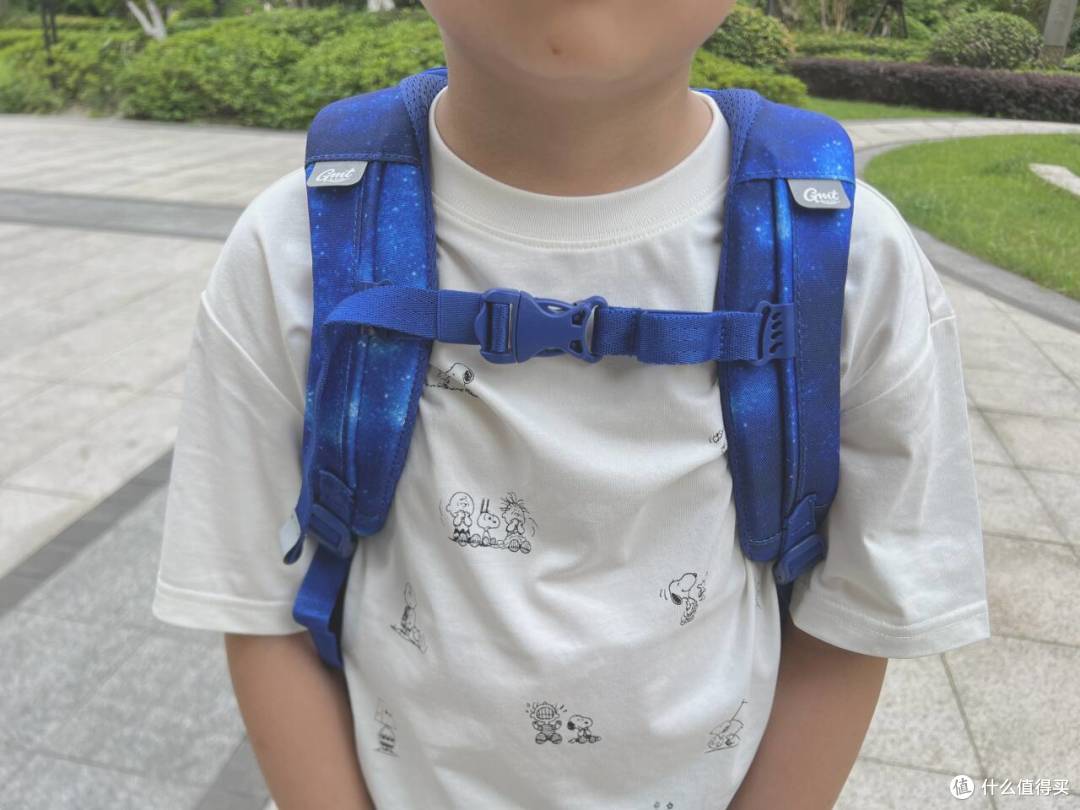 书包选错伤脊柱?护脊又轻盈的GMT书包,终结准小学生家长焦虑