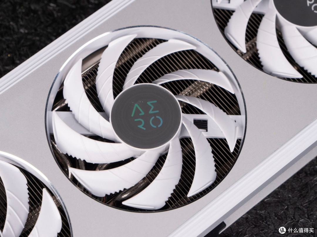白衣胜雪、小巧玲珑:技嘉RTX 5060 TI 16GB雪鹰显卡评测