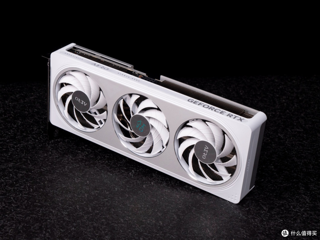 白衣胜雪、小巧玲珑:技嘉RTX 5060 TI 16GB雪鹰显卡评测