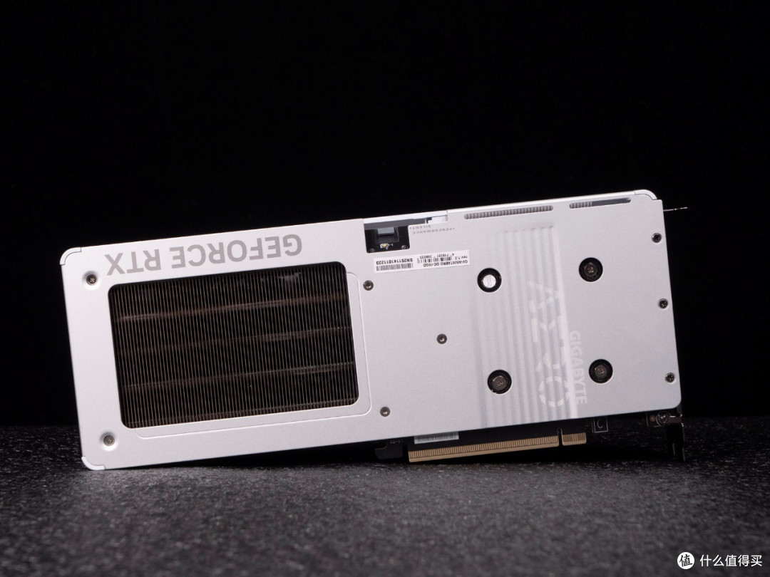 白衣胜雪、小巧玲珑:技嘉RTX 5060 TI 16GB雪鹰显卡评测