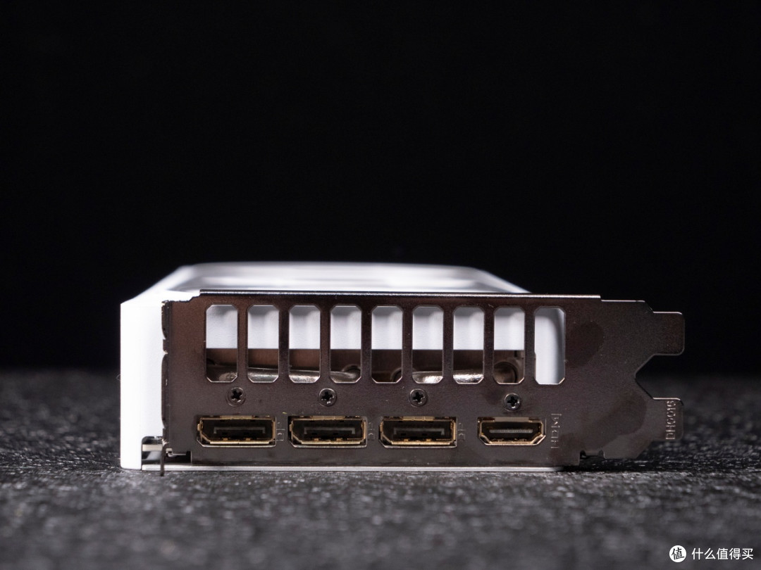 白衣胜雪、小巧玲珑:技嘉RTX 5060 TI 16GB雪鹰显卡评测