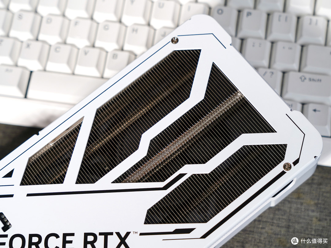 原罪是8G显存,还是光追?RTX5060金属大师对比评测分享