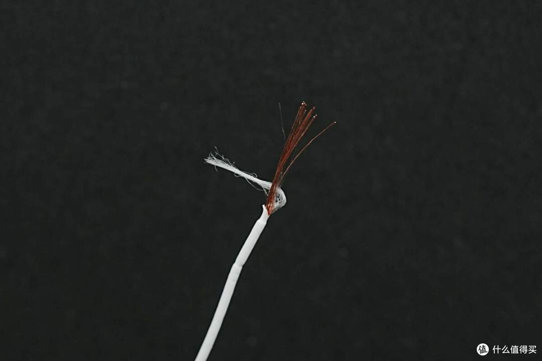支持65W+30W同时快充,古石100W一拖二数显快充数据线拆解