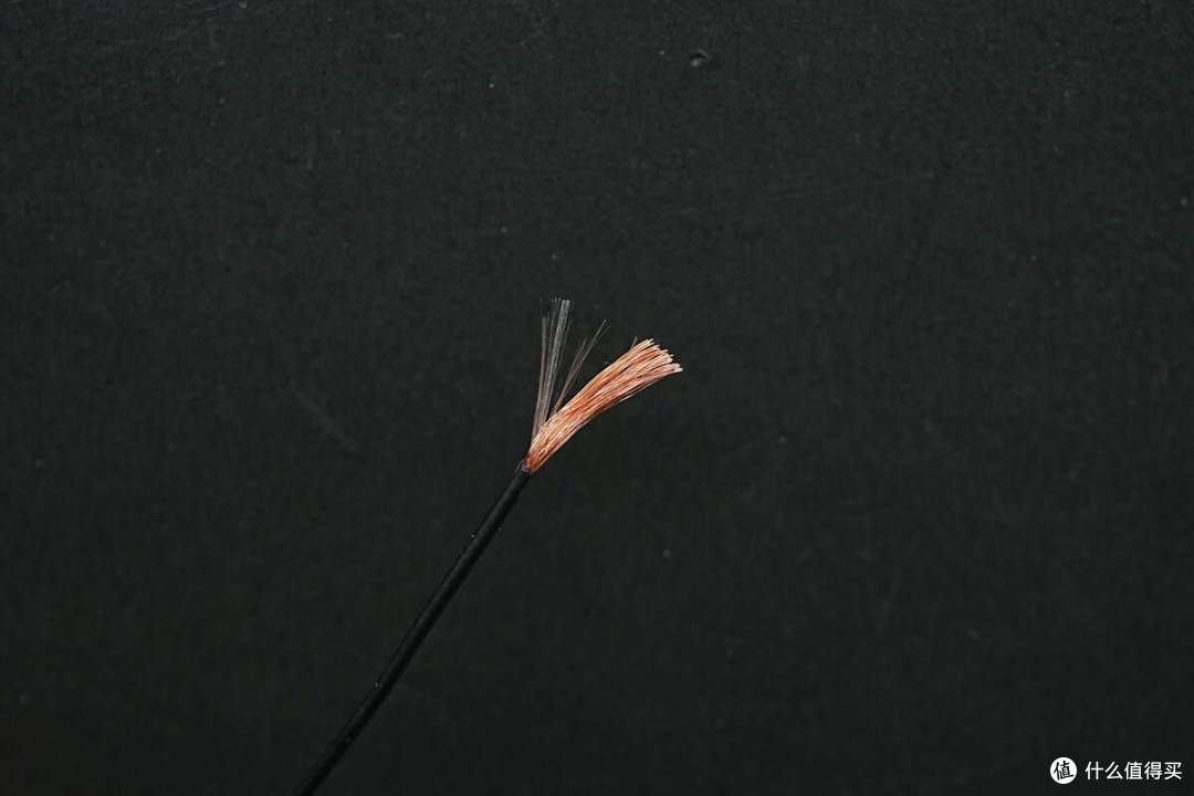 支持65W+30W同时快充,古石100W一拖二数显快充数据线拆解