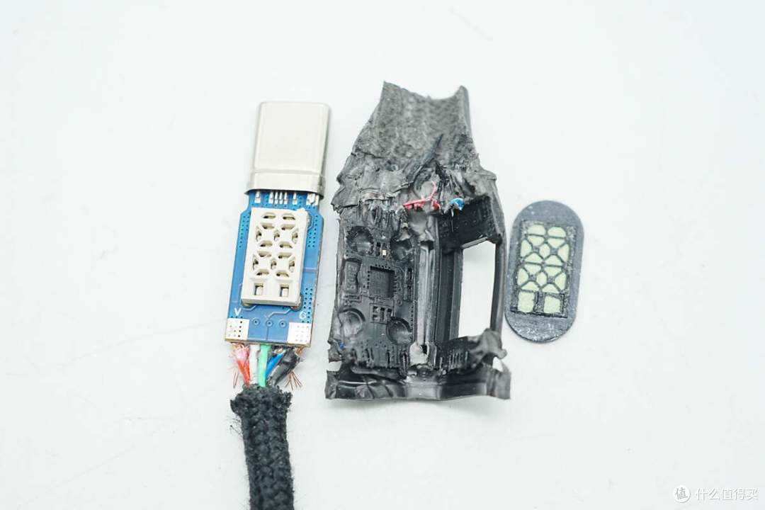 支持65W+30W同时快充,古石100W一拖二数显快充数据线拆解