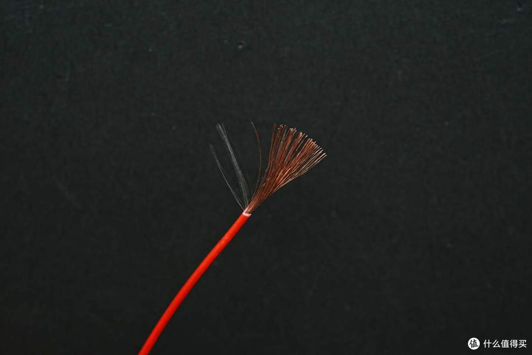 支持65W+30W同时快充,古石100W一拖二数显快充数据线拆解