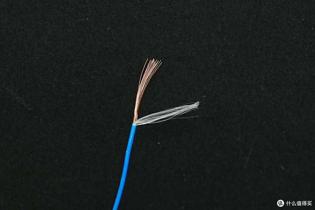 支持65W+30W同时快充,古石100W一拖二数显快充数据线拆解