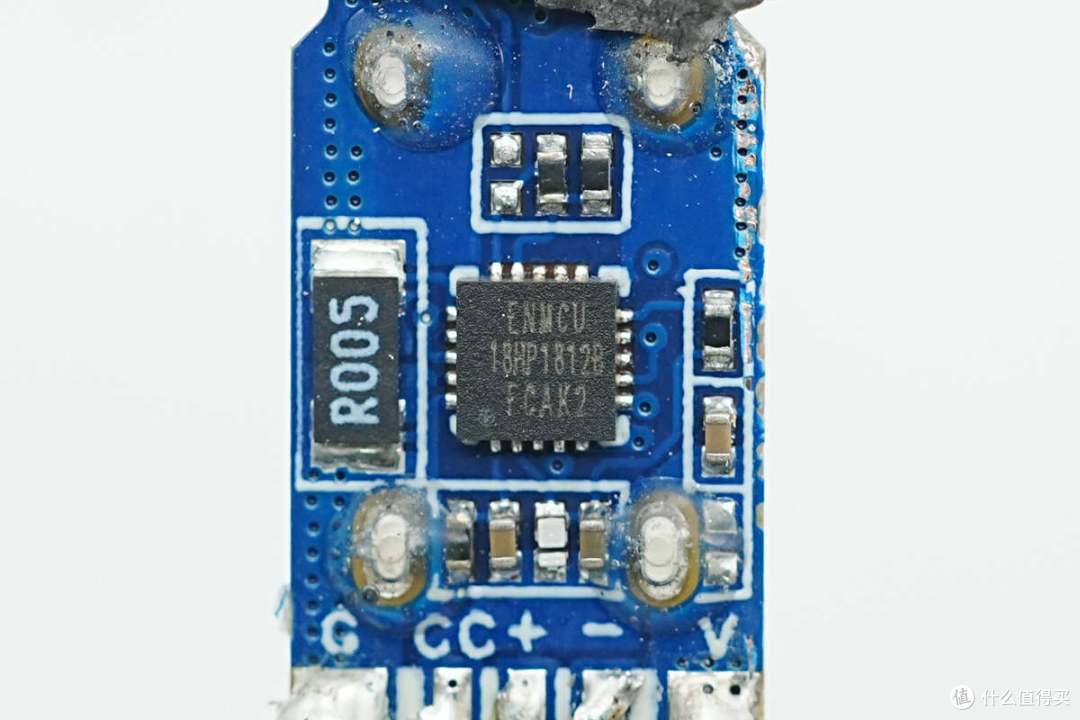 支持65W+30W同时快充,古石100W一拖二数显快充数据线拆解