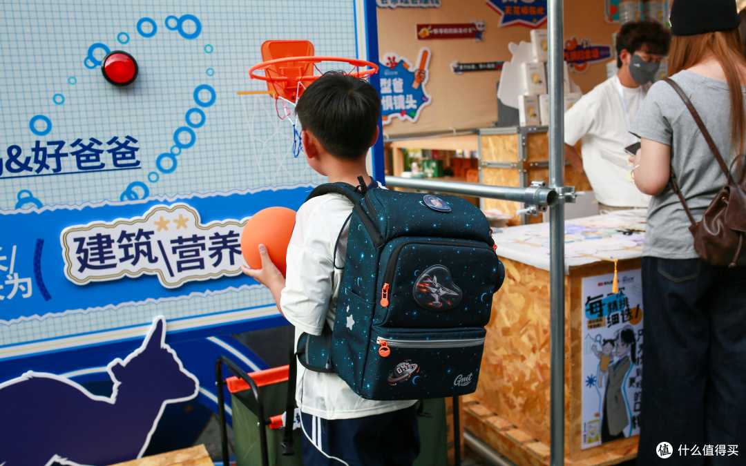 精打细算618!打工人4件套:监听音箱磁轴键盘护脊书包拍照手机