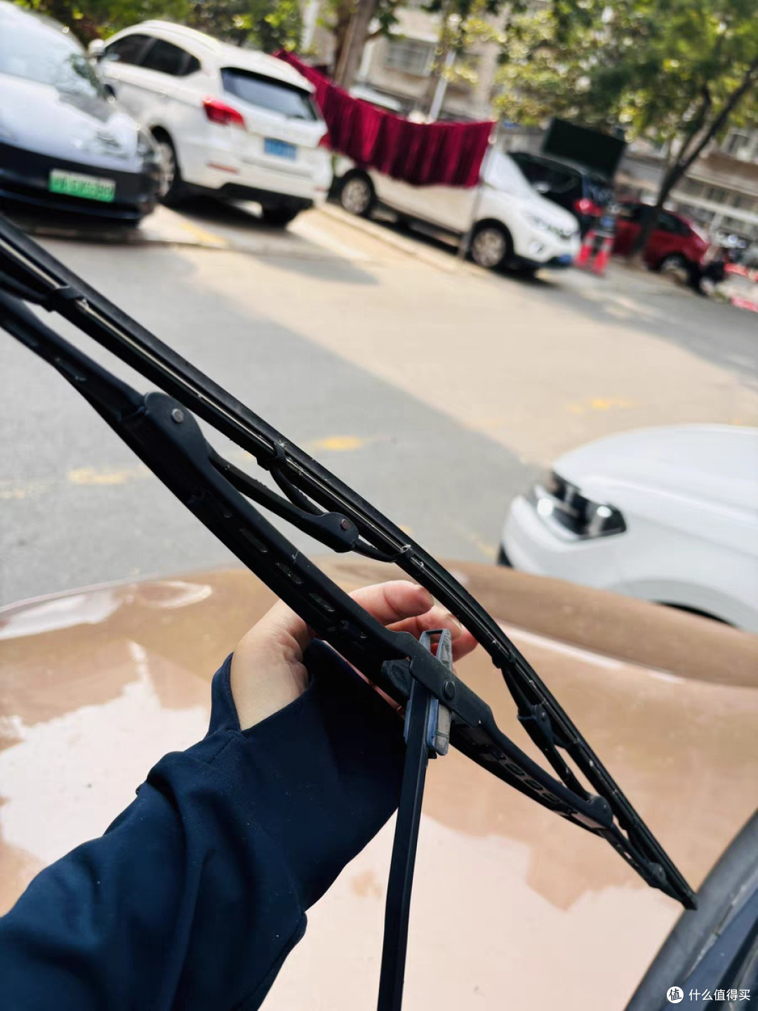 自己动手更换六层胶条无骨雨刷