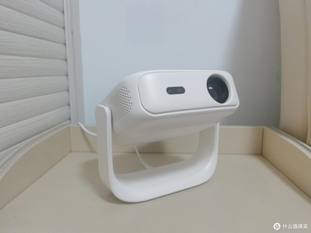 小户型的光影神器,哈趣H3云台投影仪深度实测,让我和电视说拜拜。